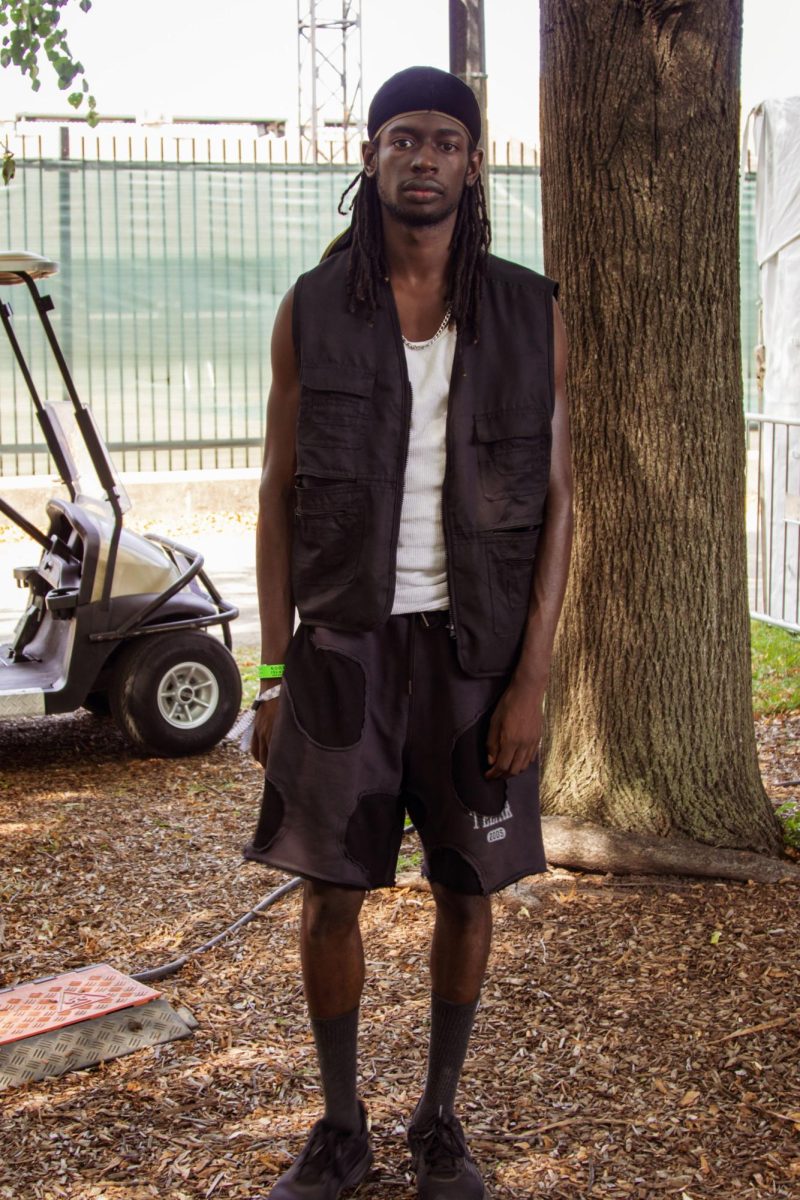 Artist Contour wore a simple black and white outfit, shorts completed with rounded patches as detailing. They also wore a black vest, black shoes and white tank top underneath for some added contrast.